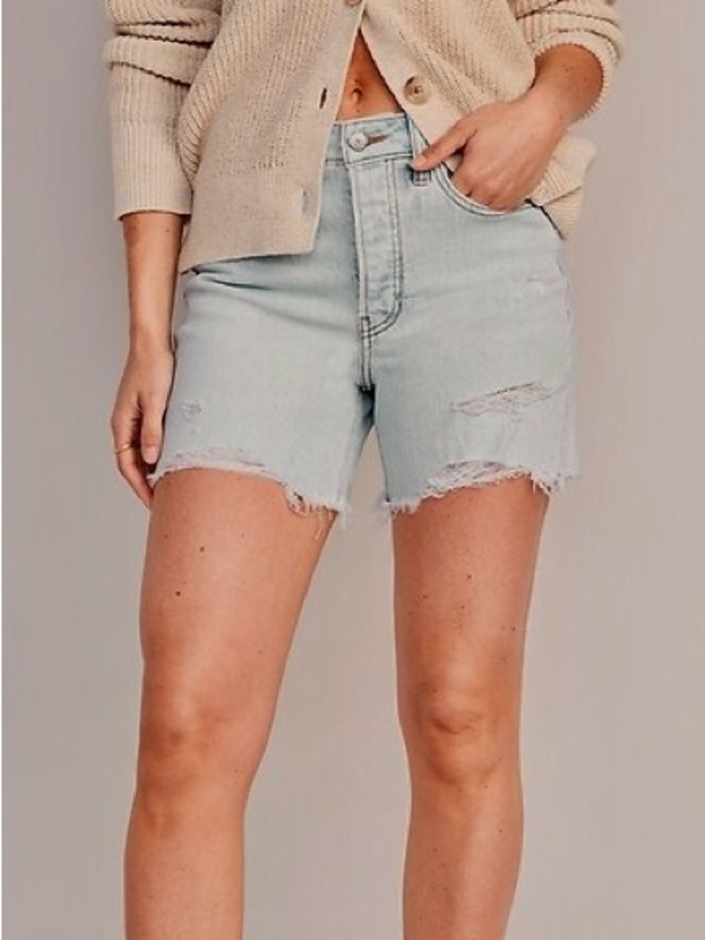 NWT- OLD NAVY RISE OG STRAIGHT
Secret SMOOTH POCKETS Distressed Denim Shorts